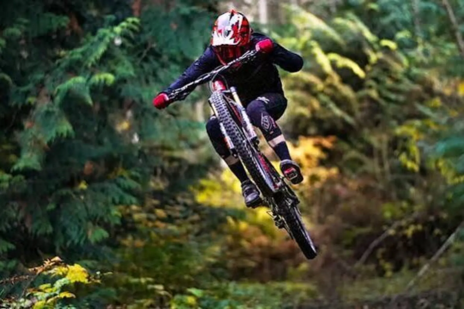 Vaea Verbeeck riding mountain bike